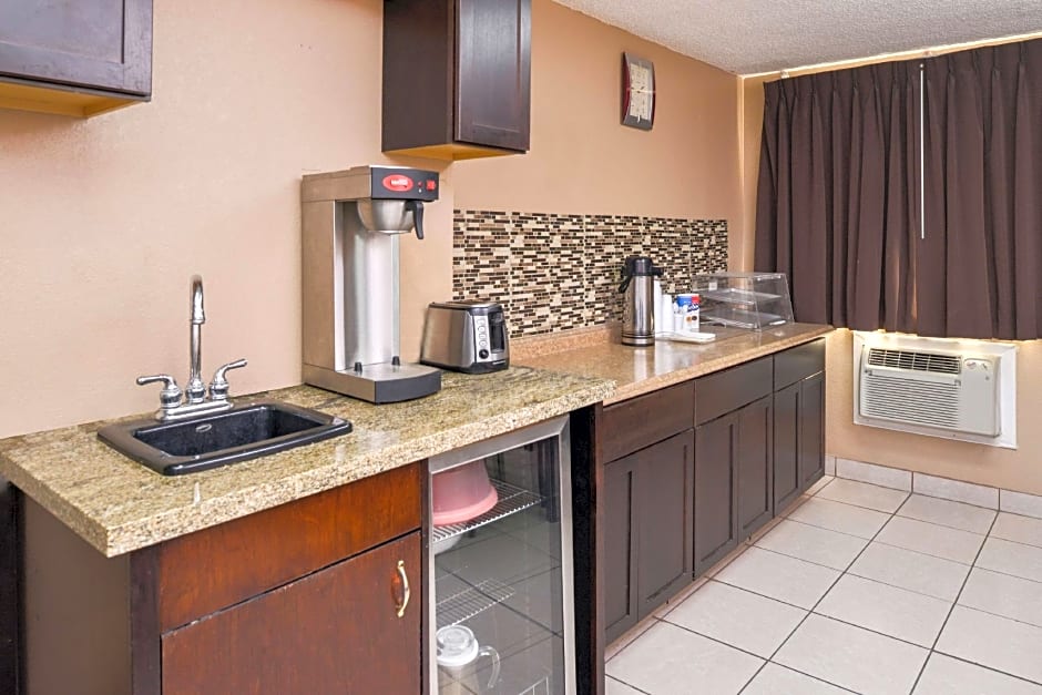 Americas Best Value Inn Delano