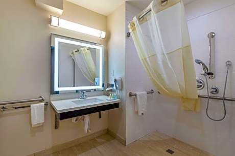 Queen Suite with Two Queen Beds - Accessible/Non-Smoking/1st Floor