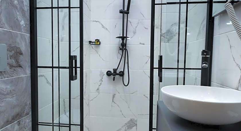 Fly Point Airport Hotel