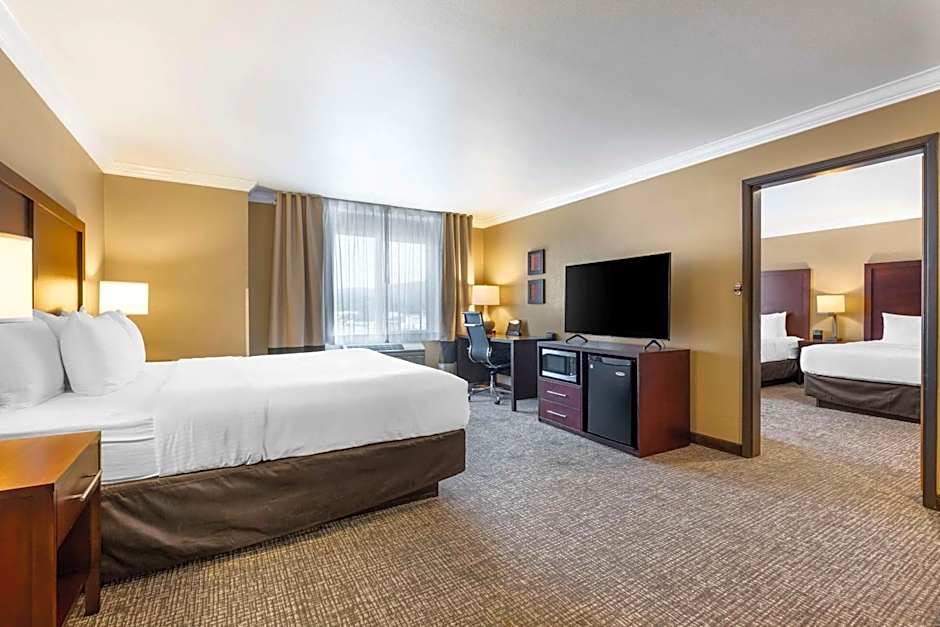 Comfort Inn & Suites Redwood Country