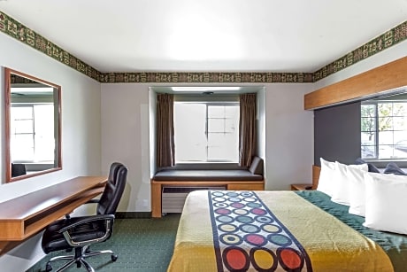 1 Queen Bed Accessible Room Non-Smoking
