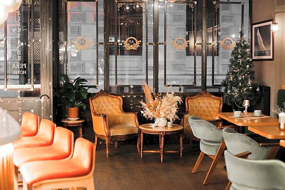 Aleksandr Pera Hotel