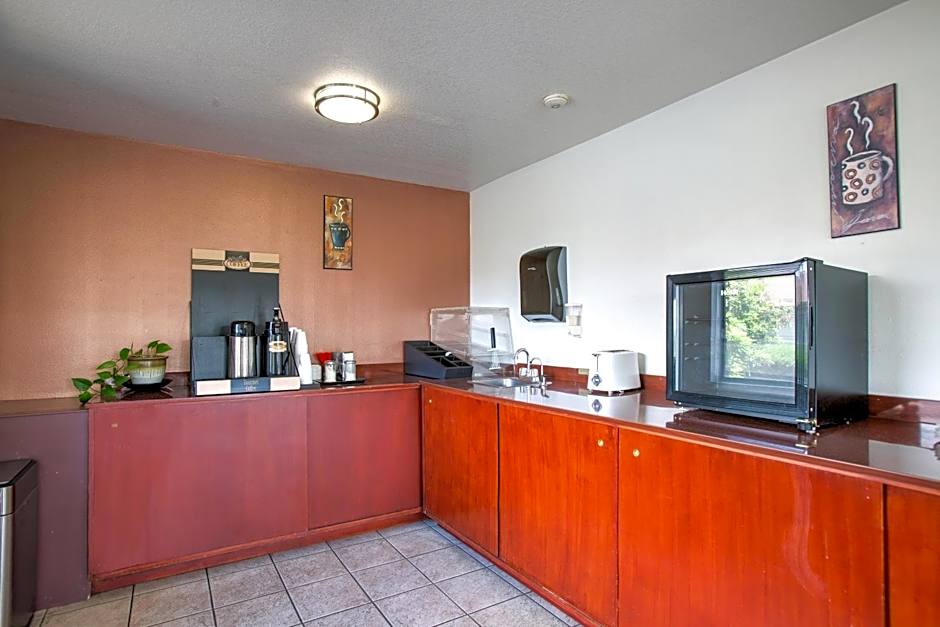 OYO Woodland Hotel and Suites