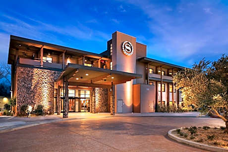 Sheraton Redding Hotel at the Sundial Bridge
