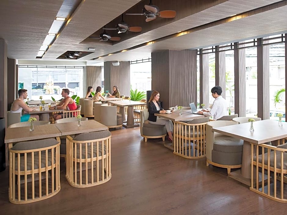 Solitaire Bangkok Sukhumvit 11