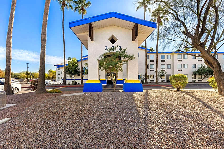 Days Inn & Suites by Wyndham Mesa Near Phoenix