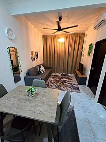 Trio Homestay  at Tanah Merah