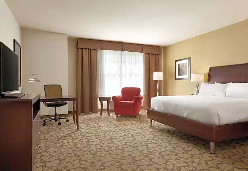Photo 1 of 2 of 1 King Bed, Hearing/Mobility Accessible, Bathtub
