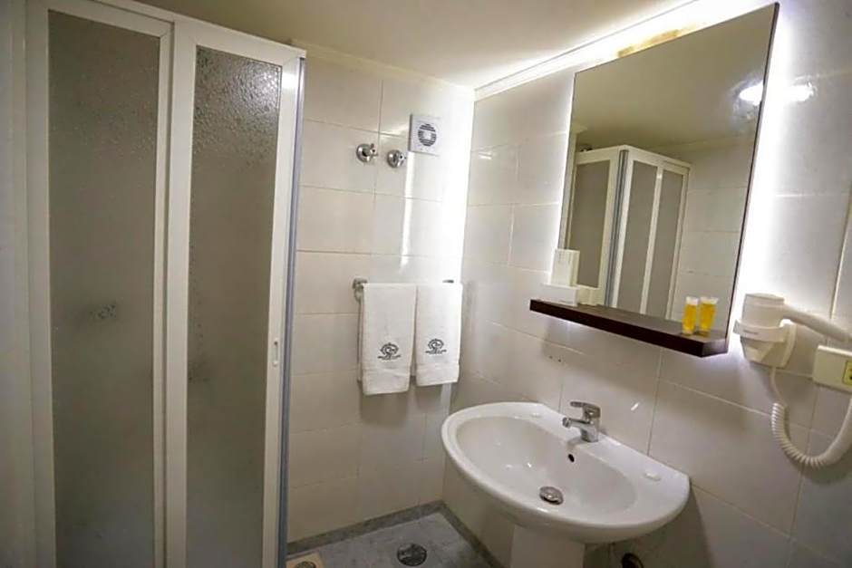 Nine Seven Hotel