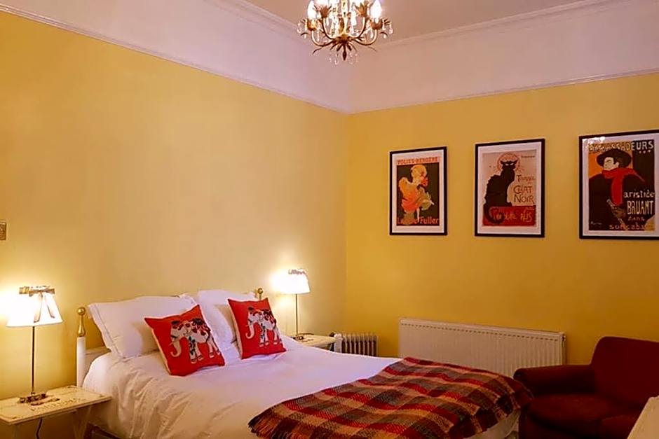 No 6 The Square Tearooms & Accommodation