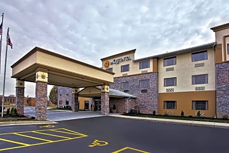 La Quinta Inn & Suites by Wyndham Fairborn Wright-Patterson