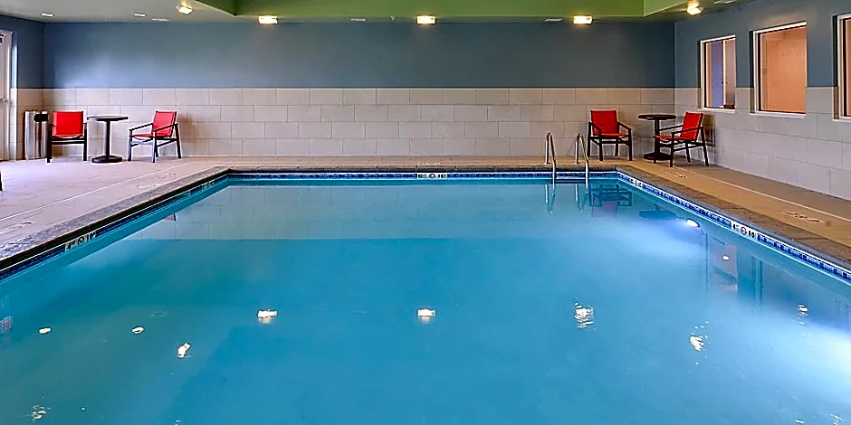 Holiday Inn Express and Suites - Mall of America - MSP Airport By IHG