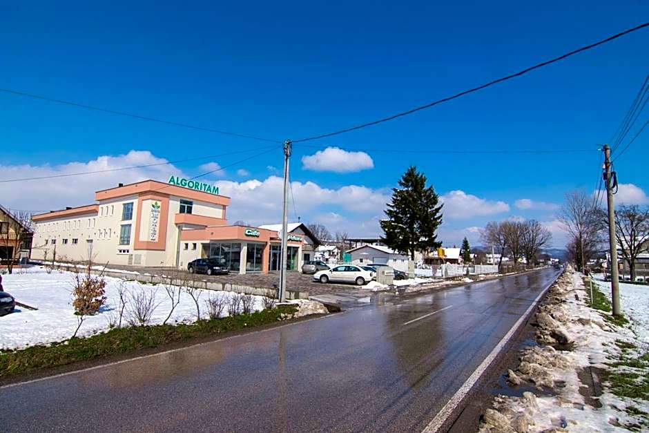 Laurus Motel Airport Tuzla