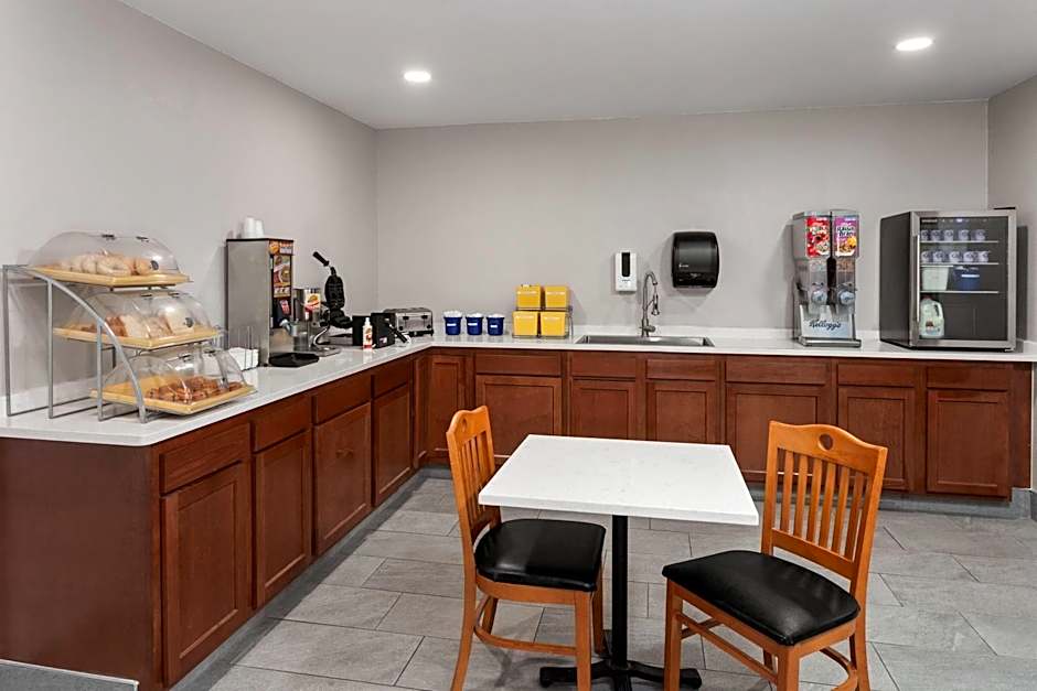 Days Inn & Suites by Wyndham Kaukauna WI