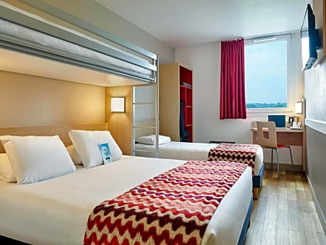 Quadruple 1 Double Bed 2 Single Beds