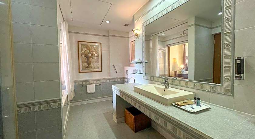 Acron Candolim Regina