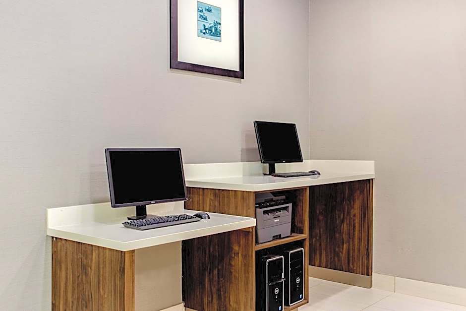 La Quinta Inn & Suites by Wyndham Northlake Ft. Worth
