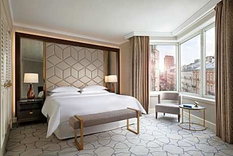 Executive Suite, Club lounge access, 1 King, City view