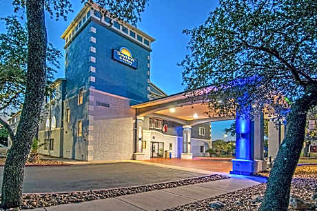 Days Inn & Suites by Wyndham San Antonio North/Stone Oak