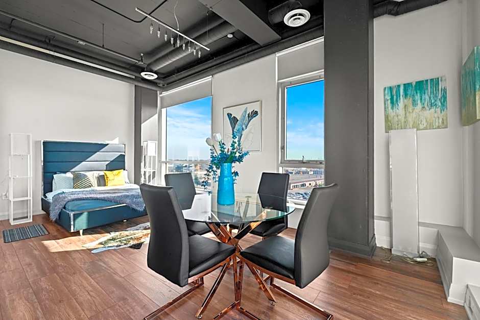 Bright Suites Finch West steps to Metro by hotel DUKE