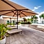 Lanai Apartments