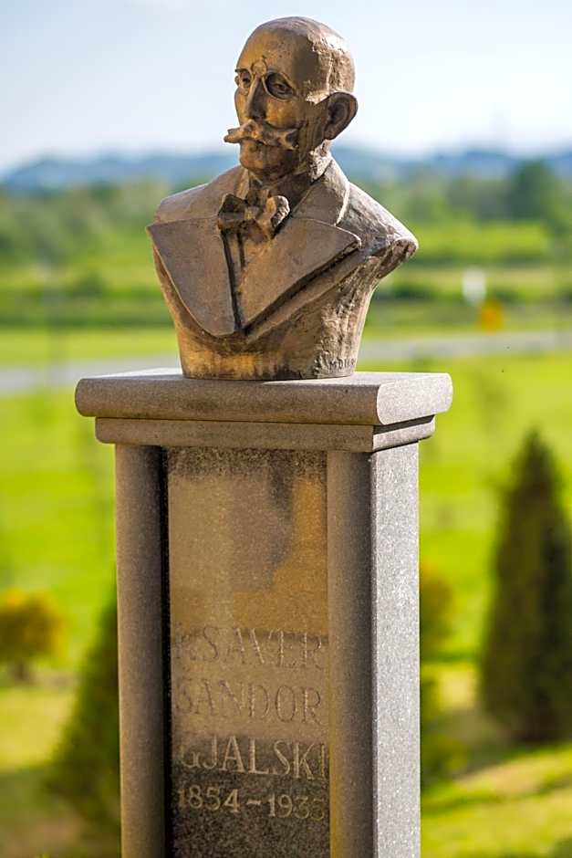 Hotel & Restoran Dvorac Gjalski