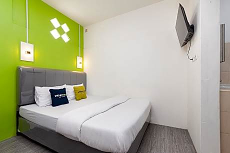 Urbanview Don Juan Pondok Gede by RedDoorz
