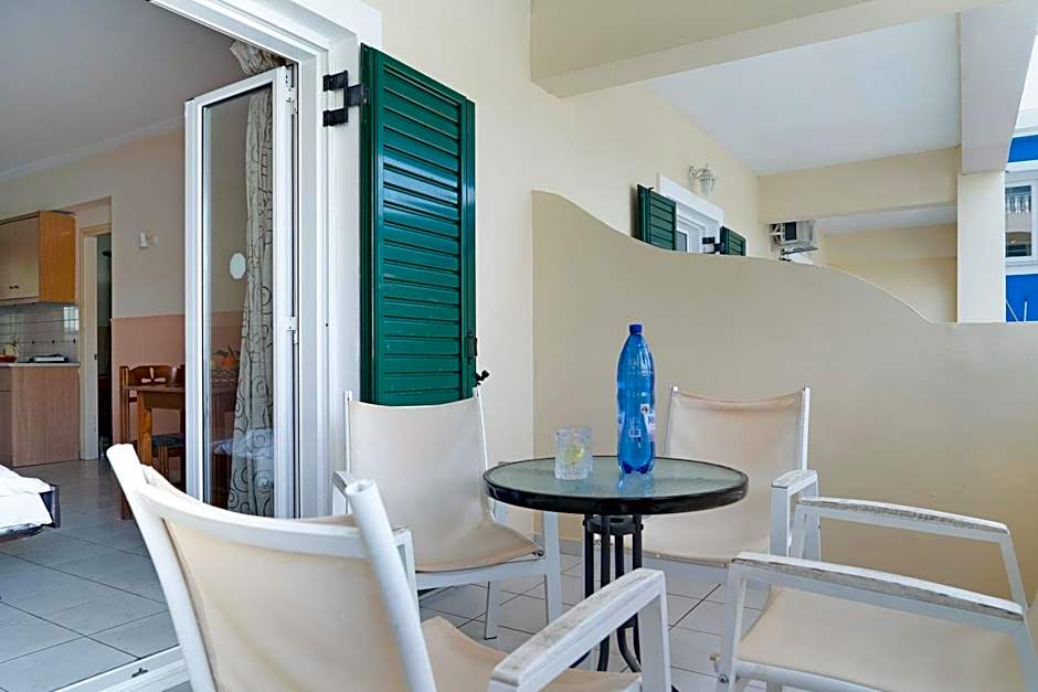 Sandy Maria studio 501