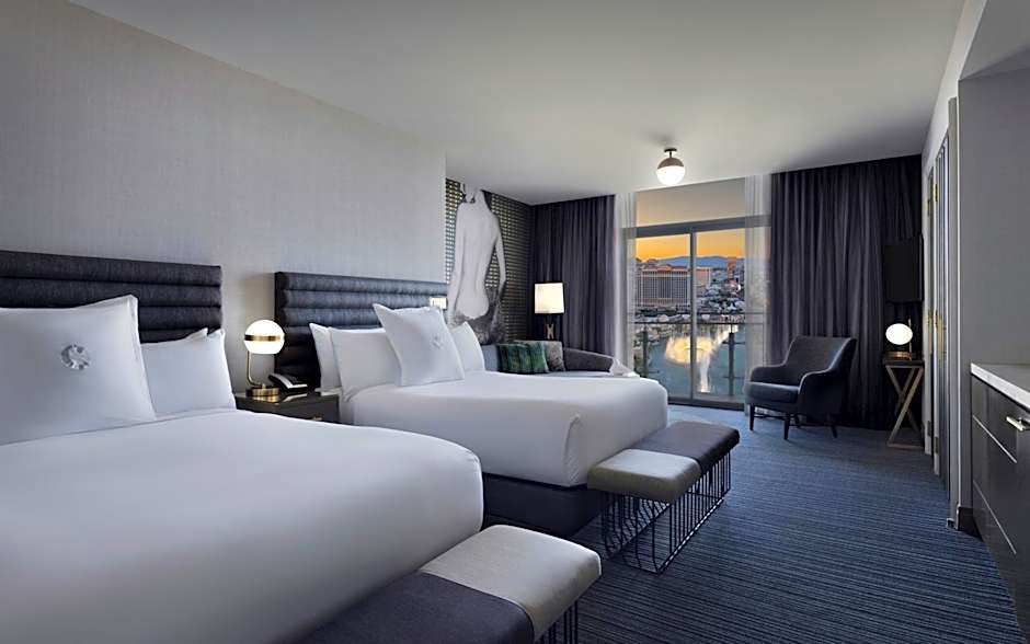 Photo 1 of 5 of Studio 2 Queen Beds, Fountain View, Terrace