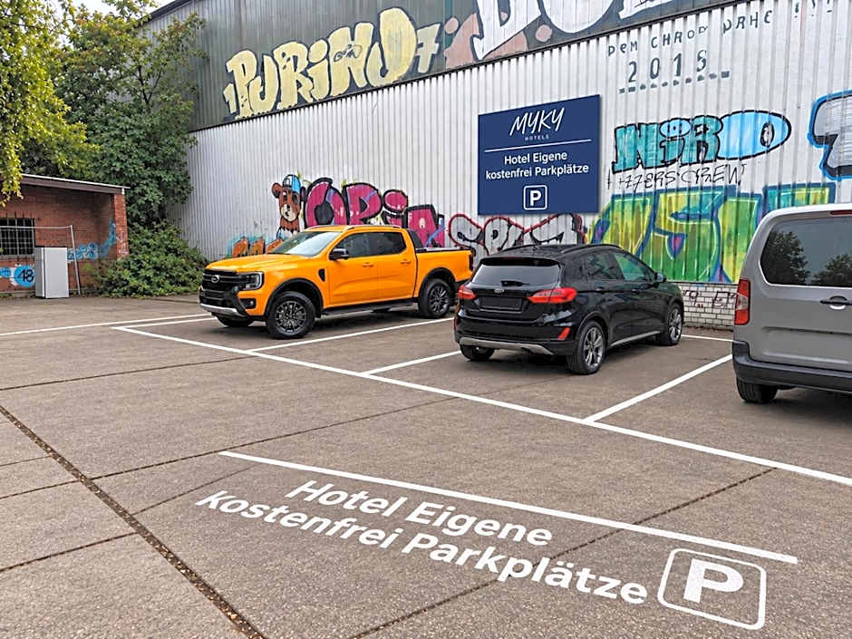 MYKY Aparthotel Harburg - Free Parking