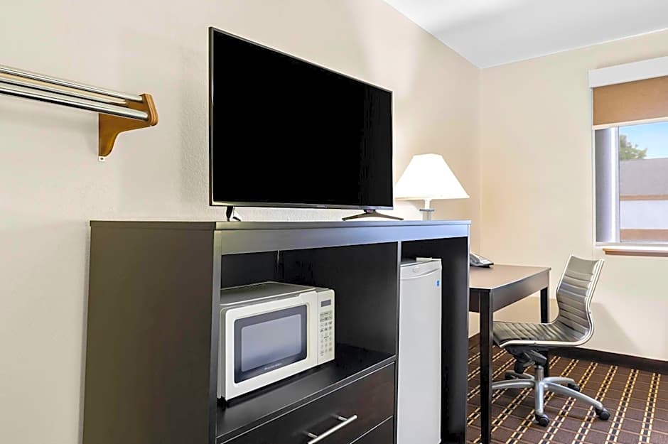 Super 8 by Wyndham La Crosse