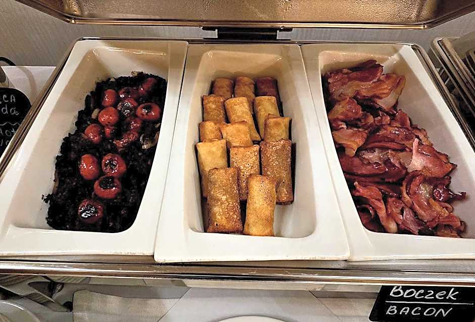 Six Suites, Old Town