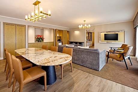 M Suite with Club Lounge Access