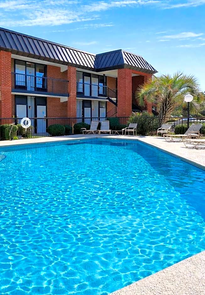 Days Inn by Wyndham Statesboro