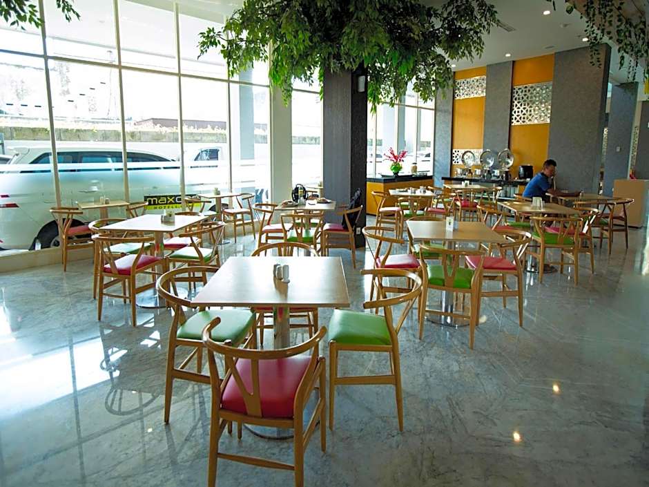 Ascent Hotel & Cafe Malang