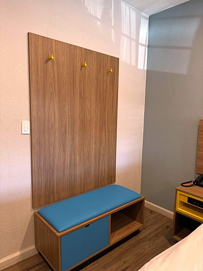 Days Inn by Wyndham Bakersfield