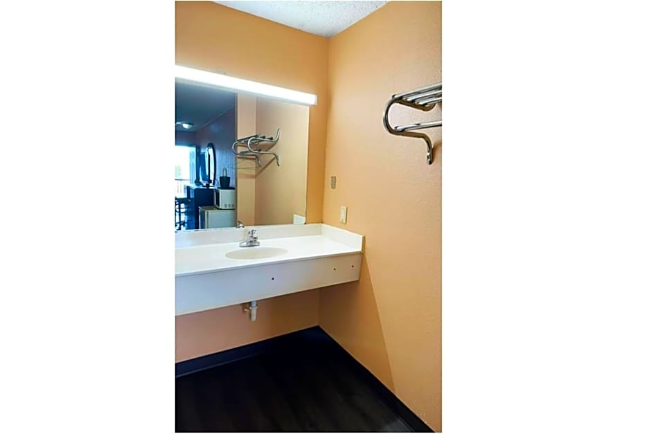 Garden Inn & Suites