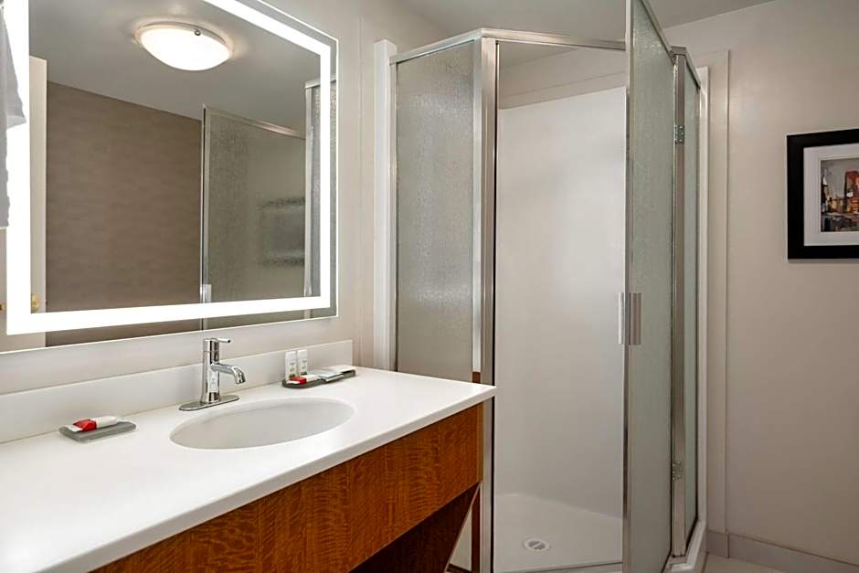 La Quinta Inn & Suites by Wyndham Vancouver Airport