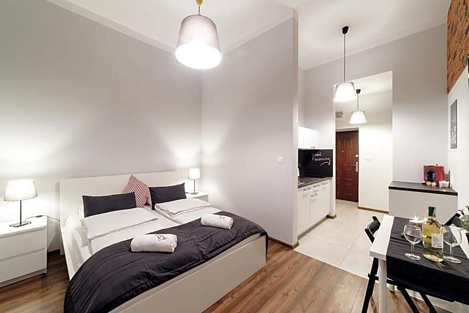 2 Nights Apartments - great location, right next to Main Rail and Bus Station, 10 min to Main Square by foot