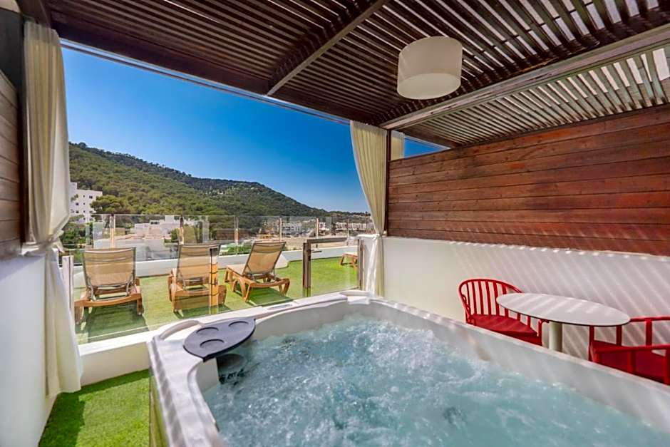Palladium Hotel Cala Llonga - Adults Only