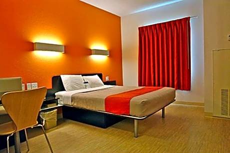 1 QUEEN BED | NON-SMOKING KITCHEN