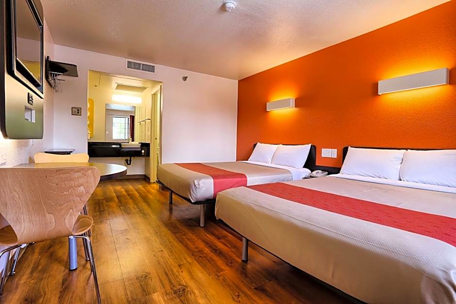 Super 8 by Wyndham Petaluma