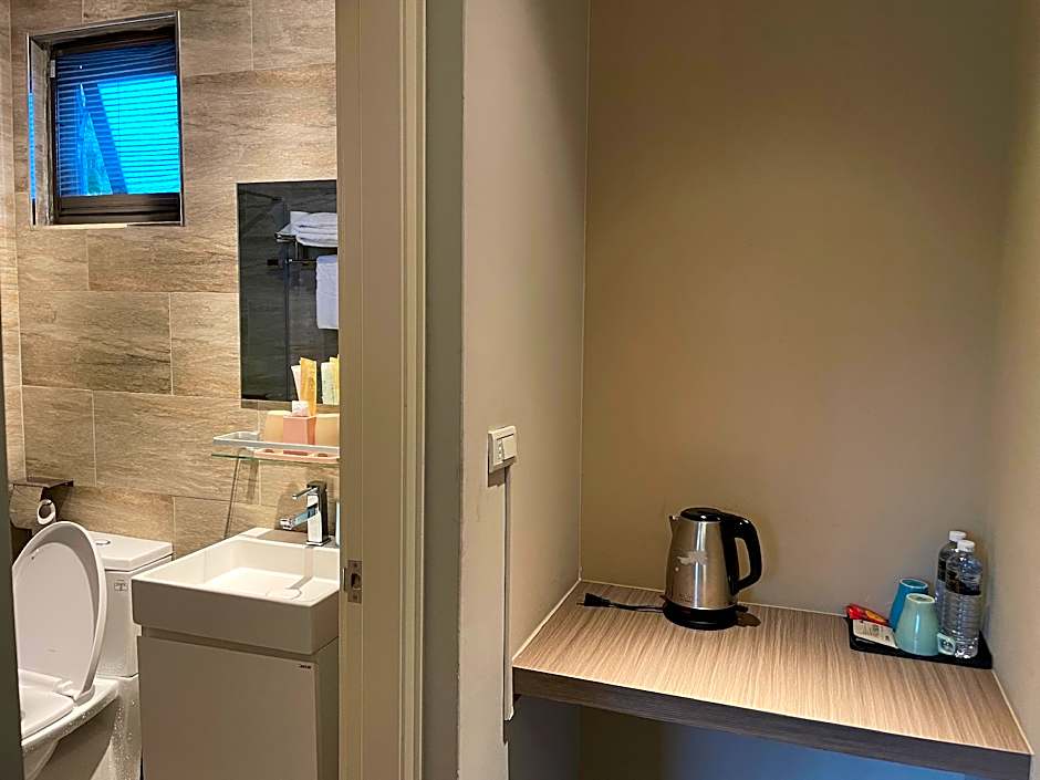 Breeze & Waves A Seaside Inn