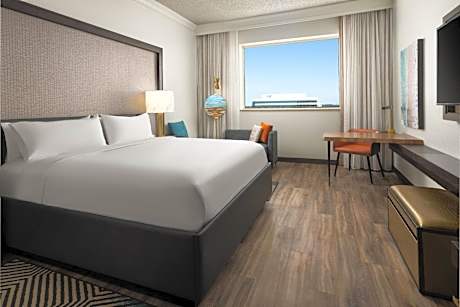 Club level, Guest room, 1 King, High floor