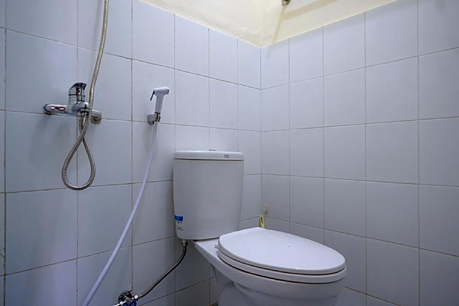 RedDoorz near GOR Satria 3