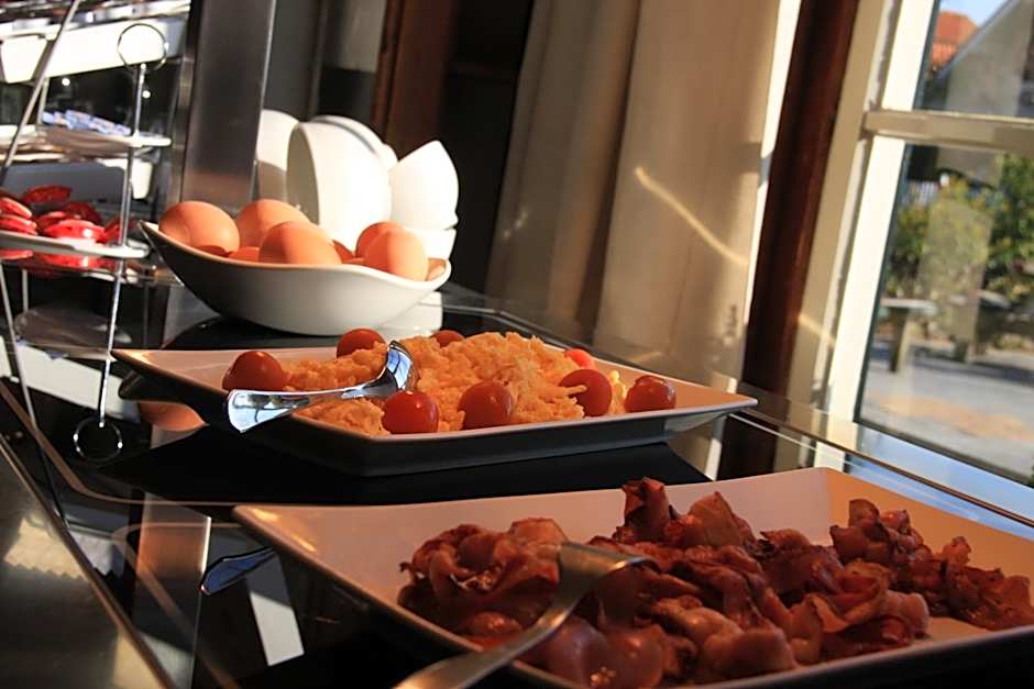 Strandhotel Dennenbos