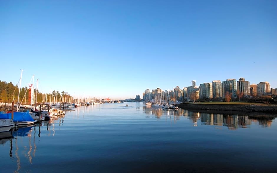 Rosellen Suites At Stanley Park