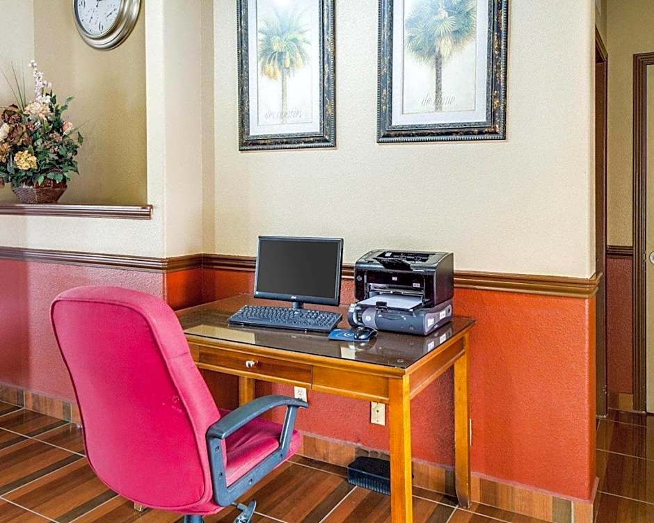 Econo Lodge Inn & Suites Eagle Pass