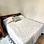 KITNET S2 em TORRES-RS - Na mais bela praia Gaúcha - Cozinha - Banheiro - Ar condicionado - TV smart 32' - Wi-Fi - Estacionamento - Anfitriã Superhost no BnB