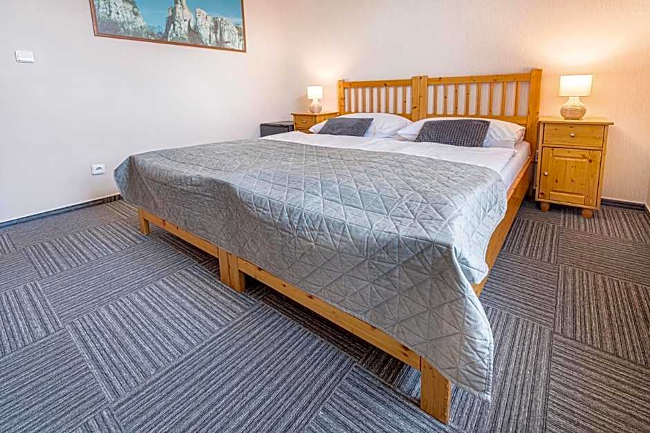 Photo 1 of 7 of 1 Double Bed or 2 Beds